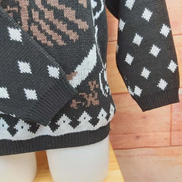 VINTAGE Aztec knitted crew neck sweater Made in Canada - Picture 4 of 10